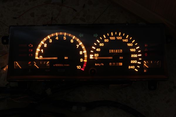 10rpm custom fascia illuminated
OEM blue diffuser caps where removed from the bulbs as the bulbs were already old and tired
