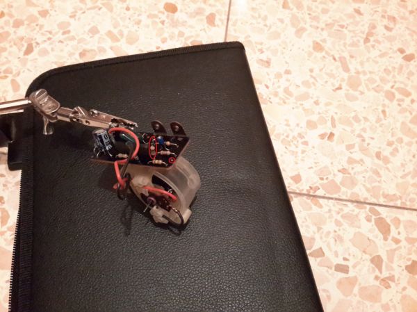 Step 12: resistor R2 (15k Ohm) partialy desoldered
resistor R2 (15k Ohm) partialy desoldered
