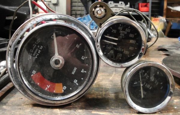 1967_Lotus_Elan_gauges_smaller.jpg