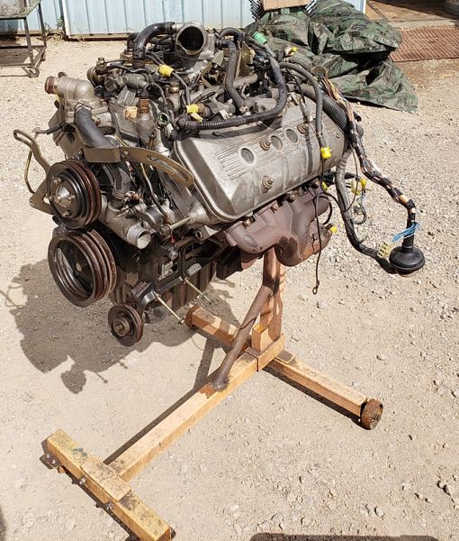engine_on_stand_2.jpg