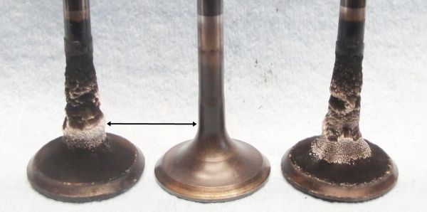 exhaust_valves_-_worst_vs_clean_up_close_w_arrow.jpg