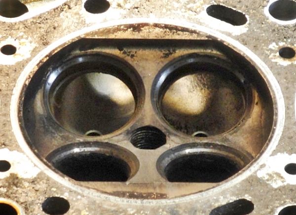 sr20_lowport_view_from_valves.jpg