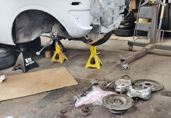 wheel_well_and_broken_down_suspension.jpg