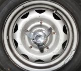 1967_Lotus_Elan_wheel_with_hub_smaller.jpg